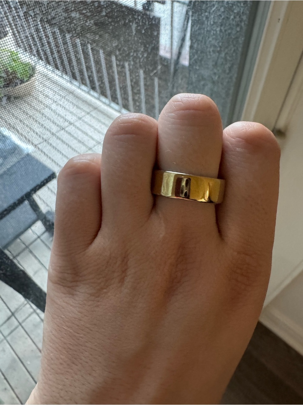 Oura Ring | Gold | Size 10 | Fourth Generation - Picture 8 of 10